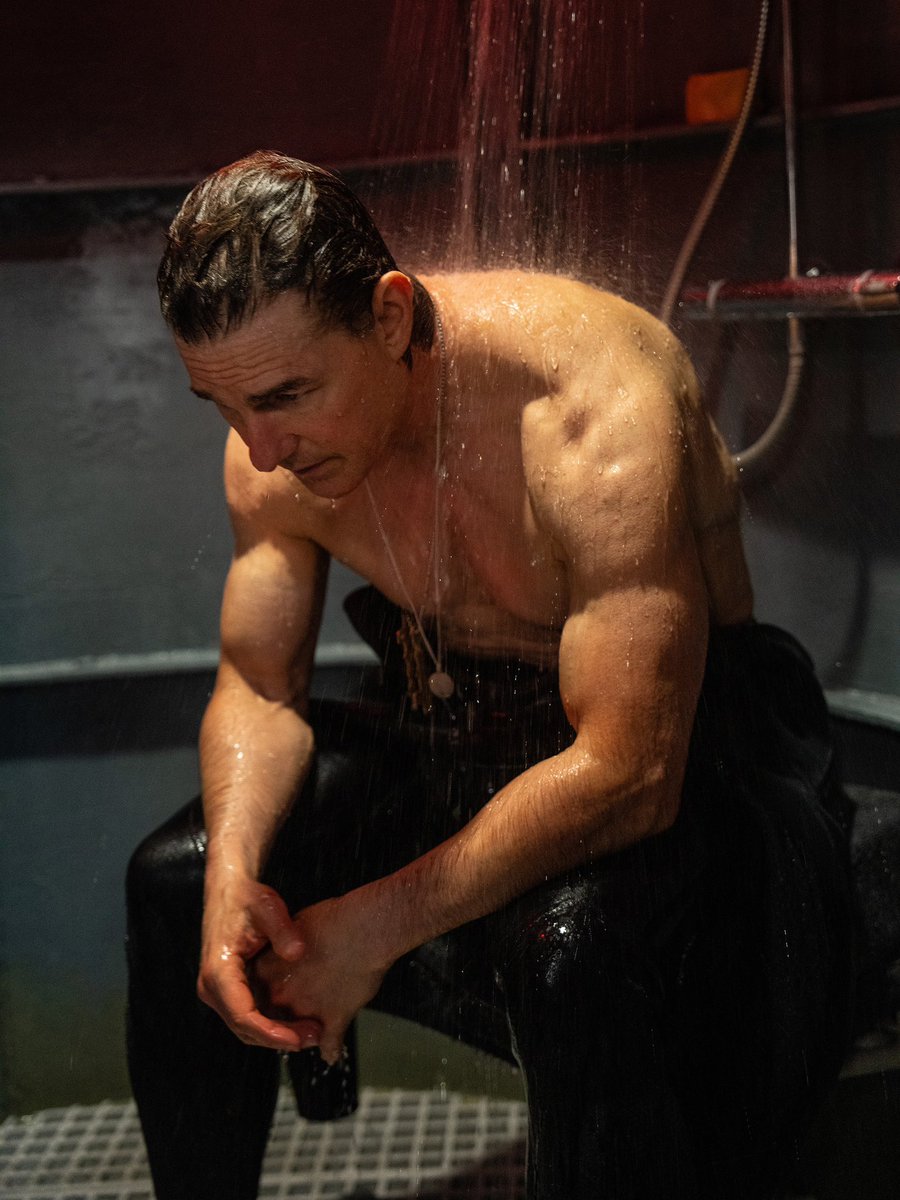 *Boyz II Men “End Of The Road” blast loudly in the background* 😢