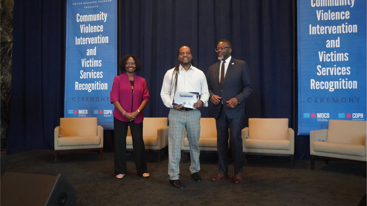 TargetArea's tweet image. Proud moment for Target Area Development! 📷
Our COO, DrMattie Jo, and External ED Joshua Coakley represented Target Area and also accepted an honor from the Mayor of Chicago for our work, impact, and dedication in Community Violence Intervention and Victim Services.