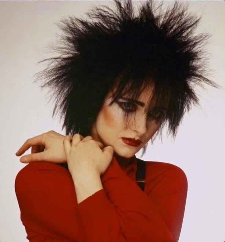 TheRealMickRock's tweet image. Happy Birthday to the fabulous Siouxsie Sioux!
📸 #SiouxsieSioux #shotbyrock in his NYC studio, 1980
