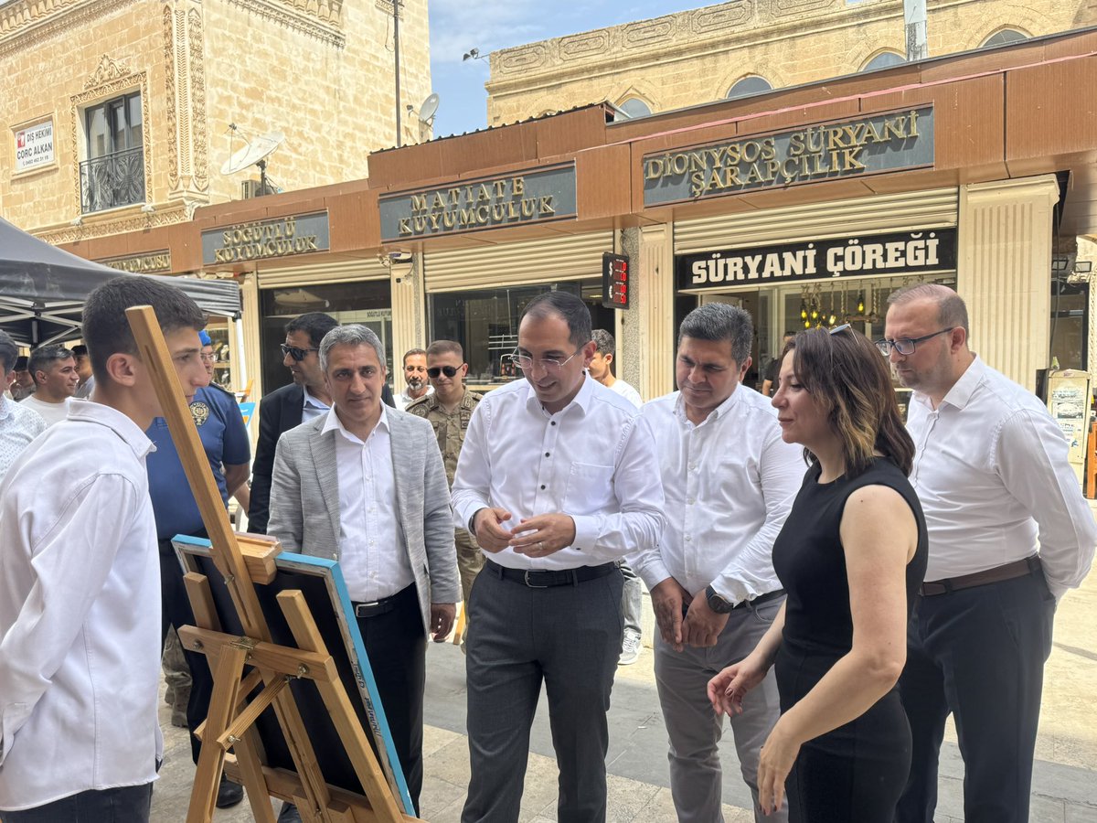 Okulumuz resim öğretmeni Zekiye ANİŞ’in rehberliğinde öğrencilerimizin büyük emeklerle hazırladıkları resimleri Midyat kuyumcular çarşısında sergiledik.
<a href="/MilliEgitimBak/">MEB</a>
<a href="/Mardin_Valiligi/">Mardin Valiliği</a>
<a href="/midyatkaymakam/">T.C. Midyat Kaymakamlığı</a>
<a href="/mardinilmem/">Mardin İl Millî Eğitim Müdürlüğü</a>
<a href="/midyatilcemem/">Midyat İlçe Milli Eğitim Müdürlüğü</a>