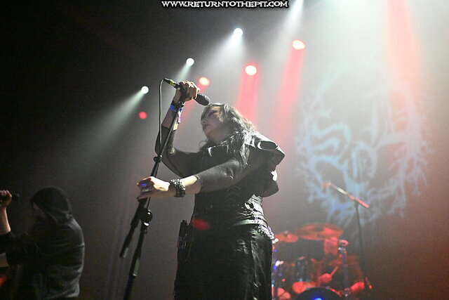 SeasonofMist's tweet image. Live shots of Shape of Despair from Night 1 of MDF 2025!

Shots by Aaron Pepelis for ReturnToThePit.com. Check the site for a full gallery of MDF pics.

#ShapeofDespair #DoomMetal #DeathDoom #MarylandDeathFest #MDF2025