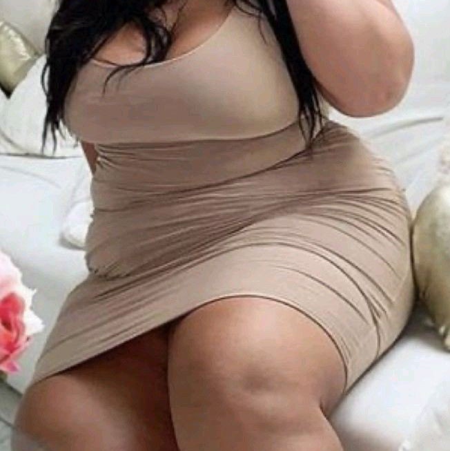 <a href="/Aicha57693384/">انثى</a> حين تمتزج الأنوثة بالورد، تصيرين أنتِ…
رائحة لا تُنسى ، لون لا يُمل، وجمال لا يُوصف
كأن الورد تعلّم كيف يكون أنثى، ثم قرر أن يكونكي انتي