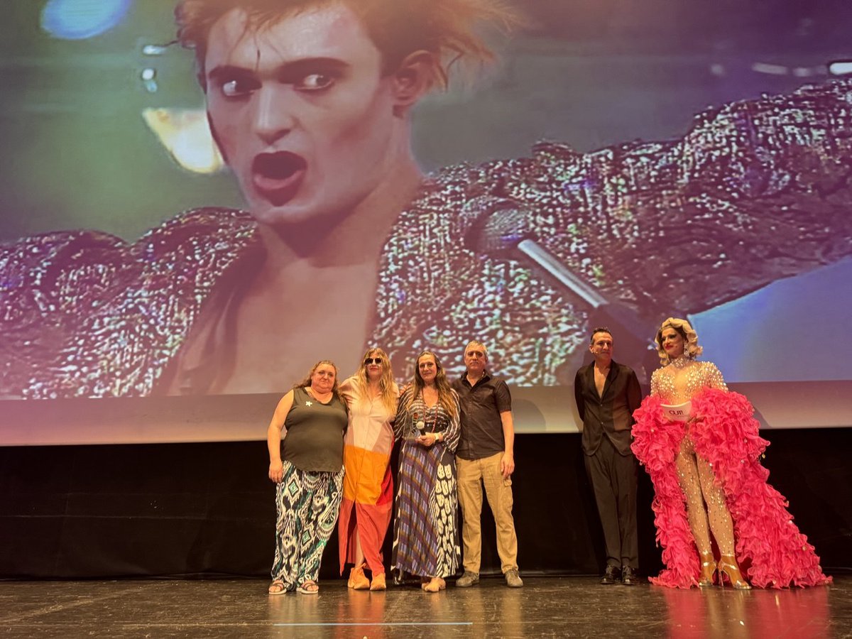 🌟 Fernando Estrella brilla al <a href="/teatreprincipal/">Teatre Principal de Palma</a> en l'estrena del seu documental, produït per <a href="/IB3/">IB3</a>, i que inaugura la 8a <a href="/mostraout/">mostra Out!</a> de cinema LGTBIQ+ de les Illes Balears.

🎬 El film compta amb les artistes i amistats més pròximes a Estrella com <a href="/rossydpalma/">rossydepalma</a>, <a href="/terremotovedete/">La Terre</a>,