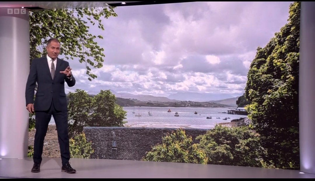 Graeme Deas (@graemedeas) on Twitter photo A wee cheeky side shot out the window today, captures the nice Portree view, and an appearance on the <a href="/BBCNews/">BBC News (UK)</a> at 6😎 #Ambulanceman #weatherwatchers A wee cheeky side shot out the window today, captures the nice Portree view, and an appearance on the <a href="/BBCNews/">BBC News (UK)</a> at 6😎 #Ambulanceman #weatherwatchers