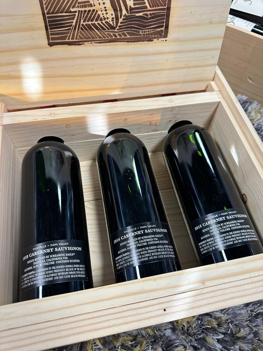 A few bottles of red wine have just arrived that you deserve to taste. If you like them, please PM me. There are not many bottles left, so first come first served😄