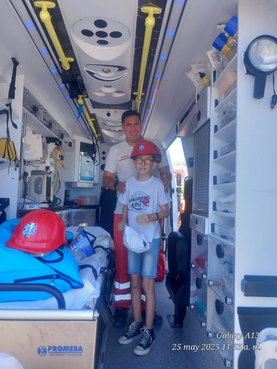 🎉 El pasado 25 de mayo vivimos una fiesta inolvidable en Vidanova Parc con la Junta Central Fallera de Sagunto: disco TikTok 🕺🏼, globotà 🎈 y actividades con bomberos y policía 🚓. ¡Solidaridad a tope! 💙 Gracias por dar visibilidad al Síndrome KBG! 💥 #SíndromeKBG