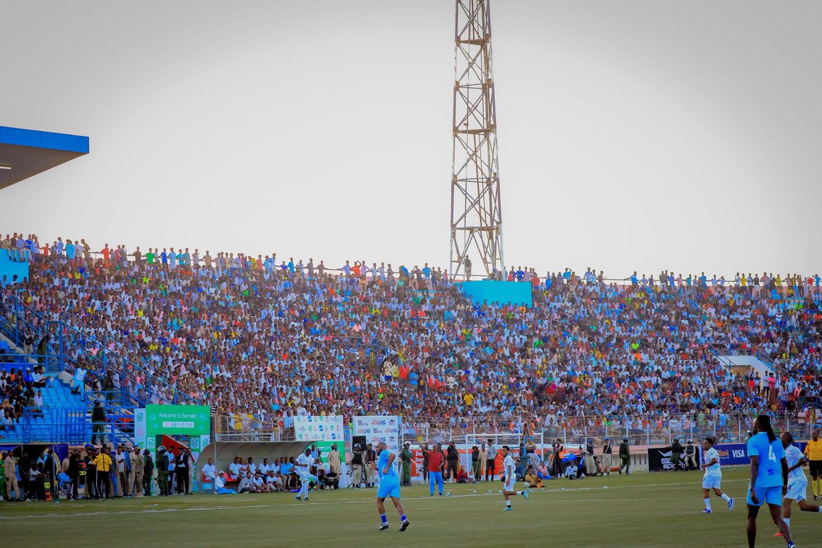 African ⚽️ legends played a historic match in #Mogadishu Somalia’s first major game in over 30 years. Stars like #Okocha, #Adebayor, and #Eto’o play a #Game in front of thousands. Part of the Legendary Peace Tour, the game marks #Somalia’s return to international football. 🇸🇴