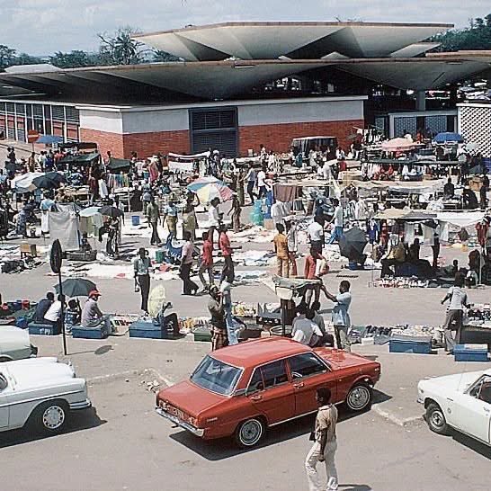Le 'Grand Marché' de #Kinshasa🇨🇩 en 1972