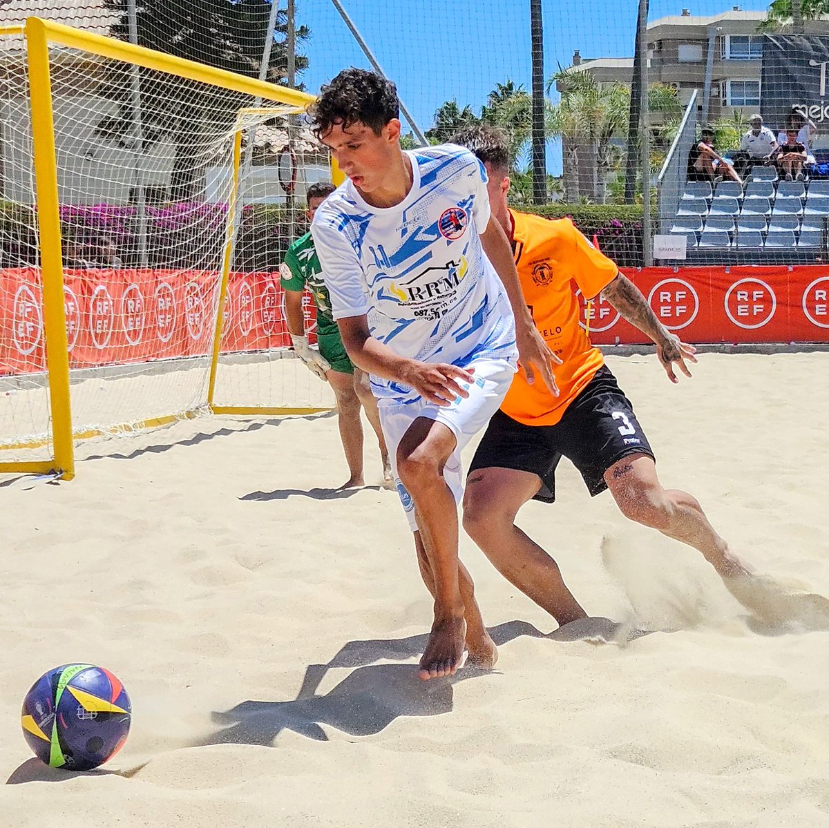 🔛 ¡𝗘𝗦𝗧𝗢 𝗡𝗢 𝗛𝗔𝗬 𝗤𝗨𝗜𝗘𝗡 𝗟𝗢 𝗣𝗔𝗥𝗘! 

El 29 de mayo comienza la competición en 2ª División masculina.

📺 Todos los partidos EN DIRECTO en futbolplaya.rfef.es y YouTube.

ℹ️ La información en rfef.es/es/node/104547

#SegundaPlayaRFEF | #FútbolPlayaRFEF