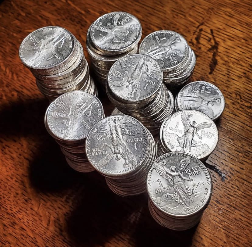 1983 1 Oz libertad
$37 each
Bin to claim 
Zelle
Cashapp 
PayPal 
Apple Pay 
Venmo 

 #coin  #numismatics #coincollecting #silver #numismatic #coincollection #coincollector #silvercoinage #silvercoinring
<a href="/follower/">follower</a>