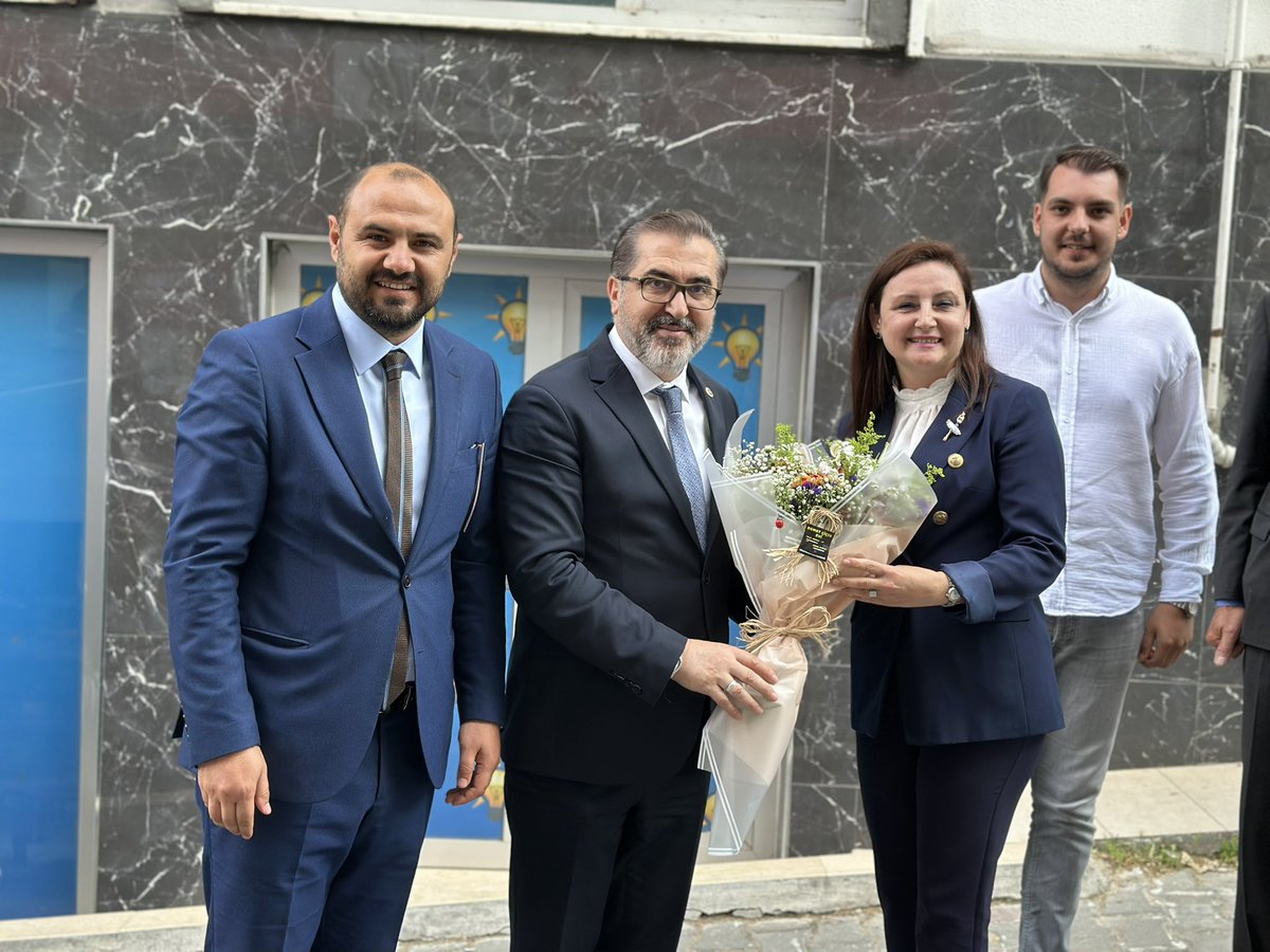 Süleymanpaşa İlçe Teşkilatımızda görev yapan dava ve yol arkadaşlarımızla, daraltılmış Danışma Meclisi programımızda bir araya geldik.

Teşkilatımızın gayretine ve samimiyetine bir kez daha şahit olduk, ahdimizi yineledik. Rabbim birliğimizi, beraberliğimizi ve dirliğimizi daim