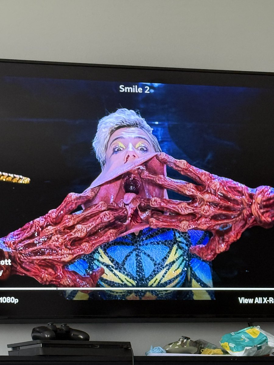 Yo I really liked that movie Smile 2. I especially liked when the boa showed up like this and then did this to shordie mouth