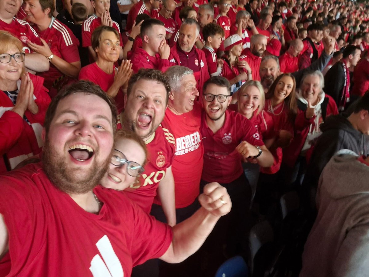 kellzrx's tweet image. Countless Hampden trips later and we FINALLY DID IT ♥️🤍♥️