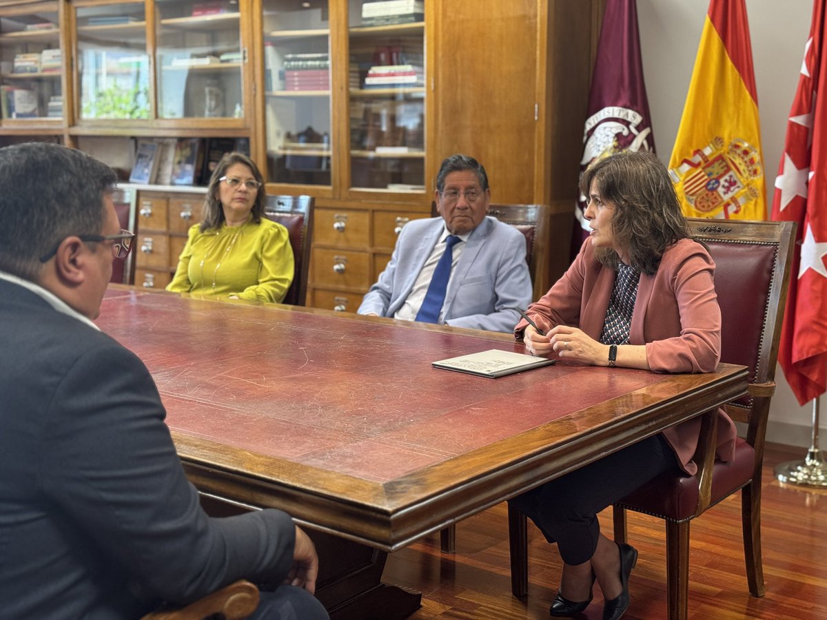 UNEMIEcuador's tweet photo. 🌍 Continúan las reuniones en España. En esta ocasión, nuestra delegación de UNEMI se reunió con la Dra. Lucía de Juan, vicerrectora de Investigación y Transferencia de la Universidad Complutense de Madrid… https://t.co/QhL0dl9H9y