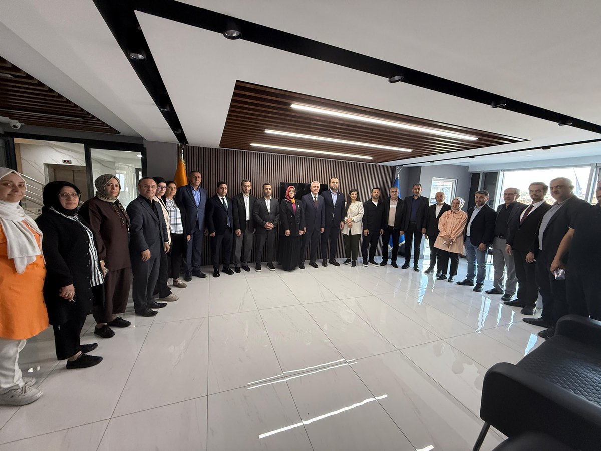 Yönetim kurulu üyelerimiz ile birlikte, Komşu ilçemiz Güngören İlçe Başkanı Kardeşim Devran Yalçınkaya ve yönetim kurulunu makamında ziyaret ettik.

Misafirperverliğinden dolayı kendilerine çok teşekkür ediyorum.