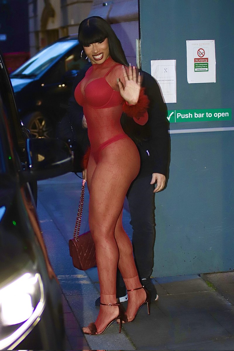 sanriohottiee's tweet photo. body goals. https://t.co/sf9xmahzse
