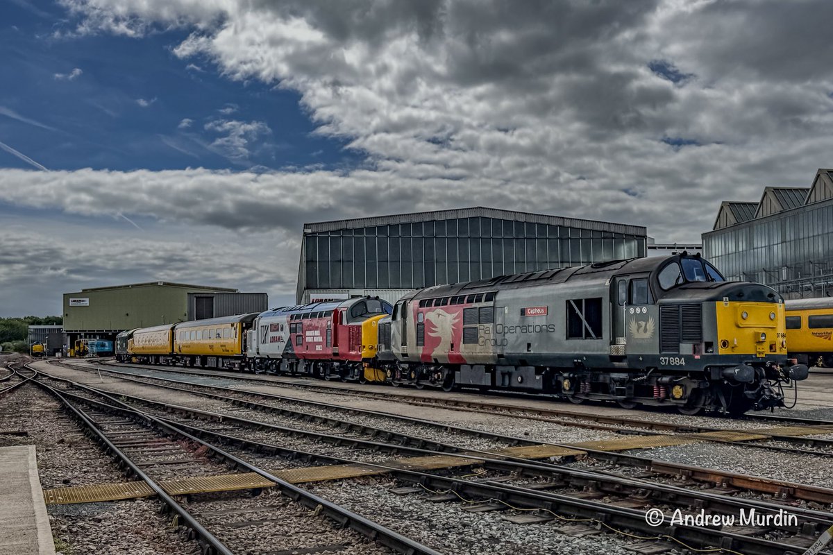 Andrew Murdin (@andym13) on Twitter photo #TractorTuesday
On the long walk from the EDU to Way and Works 4, a shot of 4 of the 6 37’s I could see on there. 37884, 37418, 37508 and in the distance 37611.
<a href="/TheGrowlerGroup/">The Growler Group</a> #TractorTuesday
On the long walk from the EDU to Way and Works 4, a shot of 4 of the 6 37’s I could see on there. 37884, 37418, 37508 and in the distance 37611.
<a href="/TheGrowlerGroup/">The Growler Group</a>