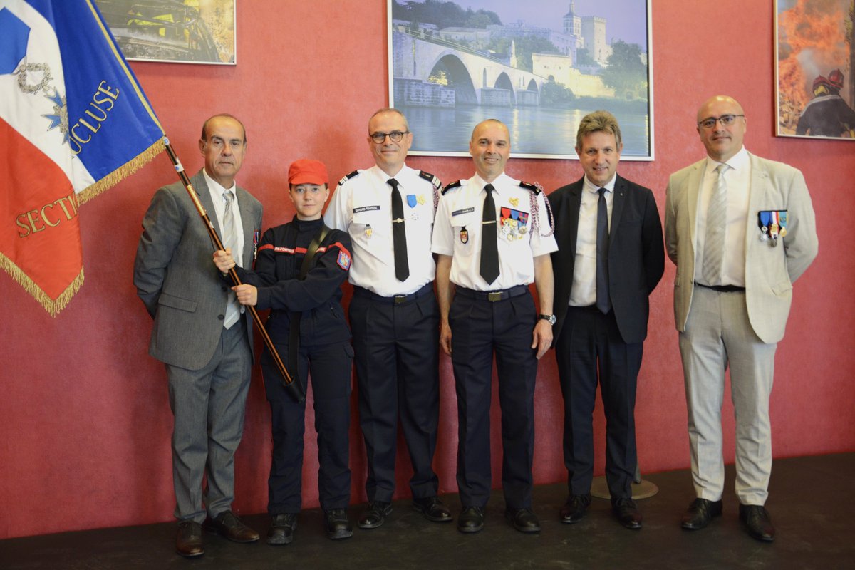 #ONM
Remise ce soir de l'insigne de Chevalier dans l'Ordre National du Mérite à notre directeur le Col HC Christophe PAICHOUX par son parrain, le Cgl  Stéphane MORIN, président de l' <a href="/ANDSIS1/">ANDSIS</a> .
Félicitations pr cette distinction honorifique à la hauteur de son engagement.