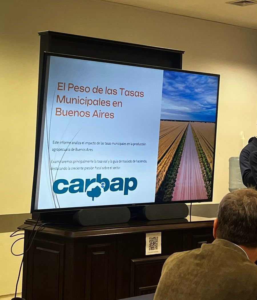 #CARBAP presentó en Diputados el informe

 “El peso de las tasas municipales en Buenos Aires”.

Reclamamos más transparencia y eficiencia en el uso de la tasa vial.
Los caminos rurales son esenciales para producir y vivir en el interior.

<a href="/Carlosmbilbao/">Carlos Miguel Bilbao</a> 
<a href="/kovavete/">Ignacio 🇺🇦⭐️⭐️⭐️</a> 
<a href="/PabloGinestet/">Pablo Ginestet</a>