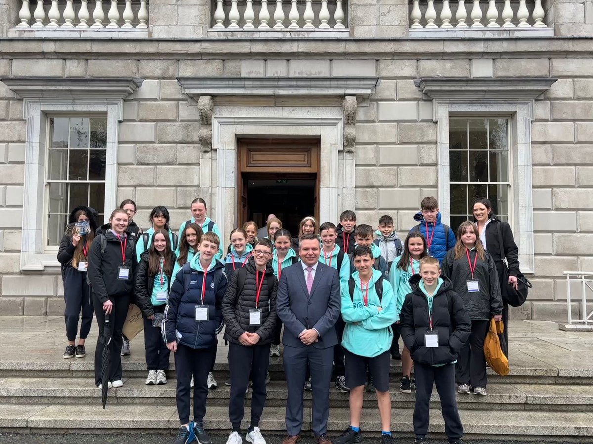 Ba mhór agam é fáilte a chur roimh Rang 6 ó Gaelscoil Eiscir Riada ar chuairt go Teach Laighin inniu.

Míle buiochas do na múinteoirí Emma agus Sinéad a thug isteach na páistí!