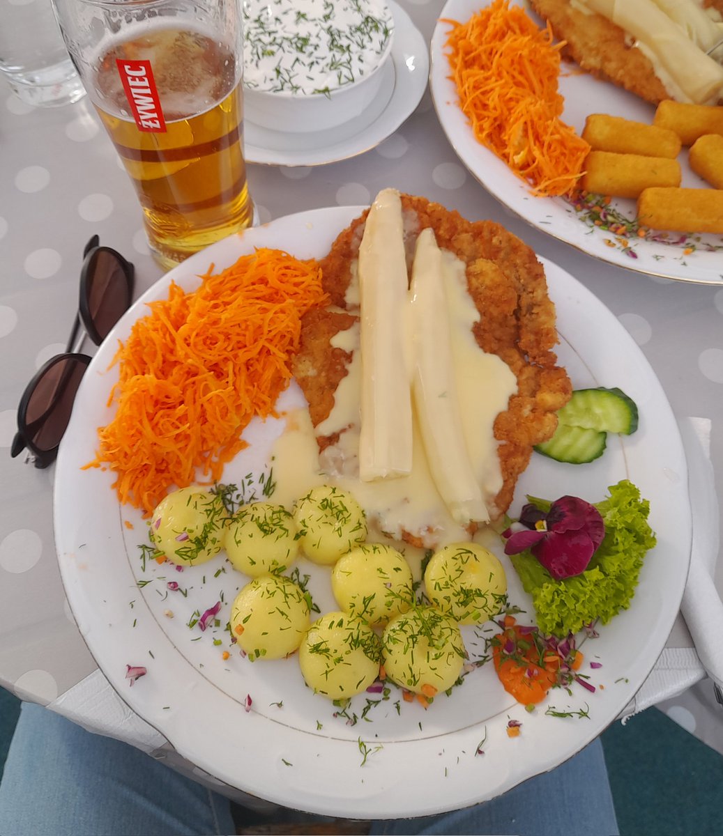 Katja Hoyer tweet media