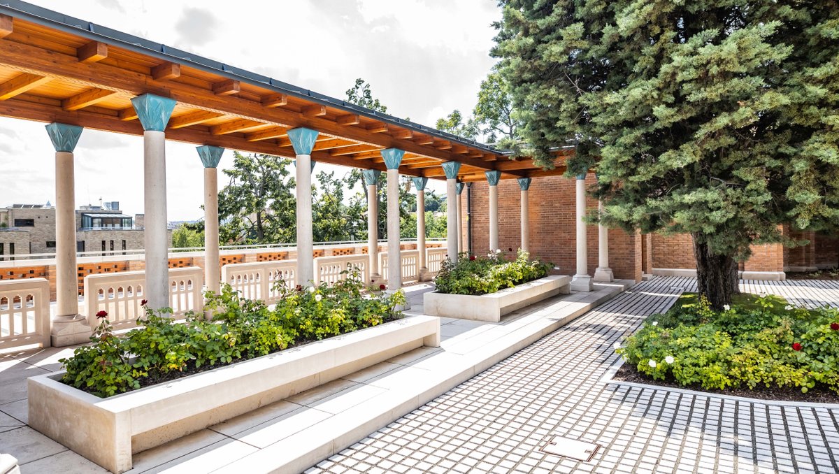 Discover the Tomb of Gül Baba, a historic gem from the Ottoman era! Not only is it the final resting place of the of dervish Gül Baba (Father of Roses), but the complex also serves as an exhibition venue and a cultural centre. 
🕌👳🌹

#visithungary #hungary #budapest