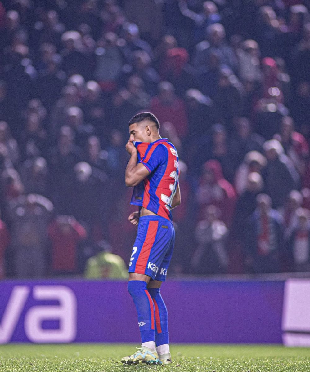 A los pibes que tienen sentido de pertenencia, salieron del club y quieren a #SanLorenzo como nosotros, se los banca SIEMPRE. 

Es grande la familia azulgrana eh….