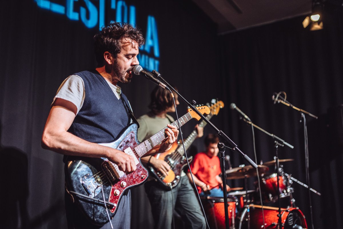 🔥 Divendres 23 de maig vam viure una nit INCREÏBLE amb Guineu i Krögers a la Sala L'Escola!
Actitud, energia i moltíssim talent. Així és com sona El Foment. 🎤💥

📸 Aquí tens un tastet ↓
🎟️ Pròxims esdeveniments: elfoment.org