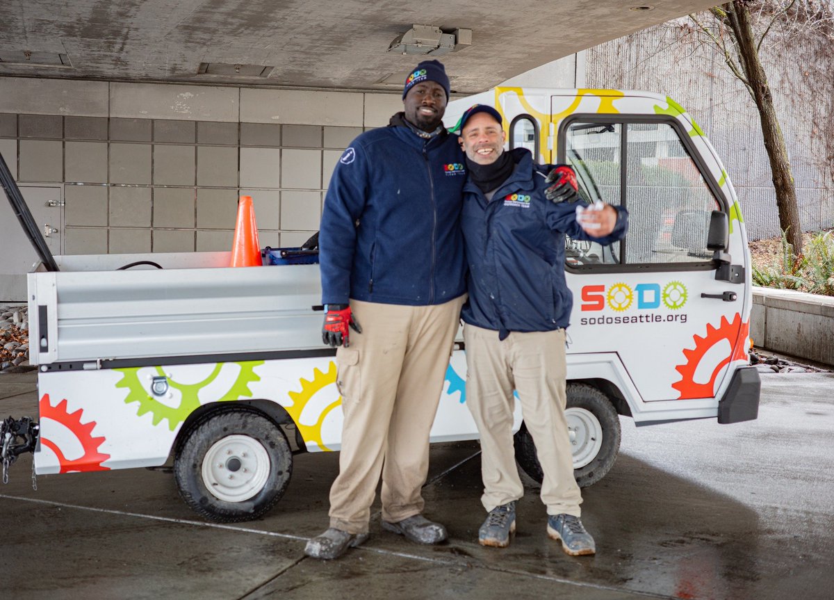 A huge 🌟 Thank You 🌟 to SODO Business Improvement Area Clean Team Ambassadors Bakary and Angel for going above and beyond by helping to return a stolen vehicle to its rightful owner. Bravo! 
Read more ➡️streetplus.net/news/not-all-h…
#streetplus #cleansafefriendly #SODOBIA #SODO