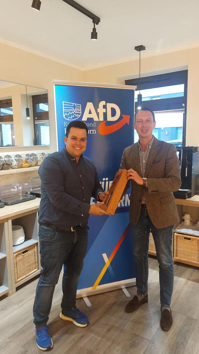 Marvin Weber (@weber_afd) on Twitter photo Ein sehr interessantes kommunalpolitisches Seminar mit <a href="/MatthiasMdb/">Matthias Helferich MdB</a> konnten heute 40 angehende Kommunalpolitiker und sachkundige Bürger bei uns in #Paderborn erleben. Ein gelungener Abend! Ein sehr interessantes kommunalpolitisches Seminar mit <a href="/MatthiasMdb/">Matthias Helferich MdB</a> konnten heute 40 angehende Kommunalpolitiker und sachkundige Bürger bei uns in #Paderborn erleben. Ein gelungener Abend!