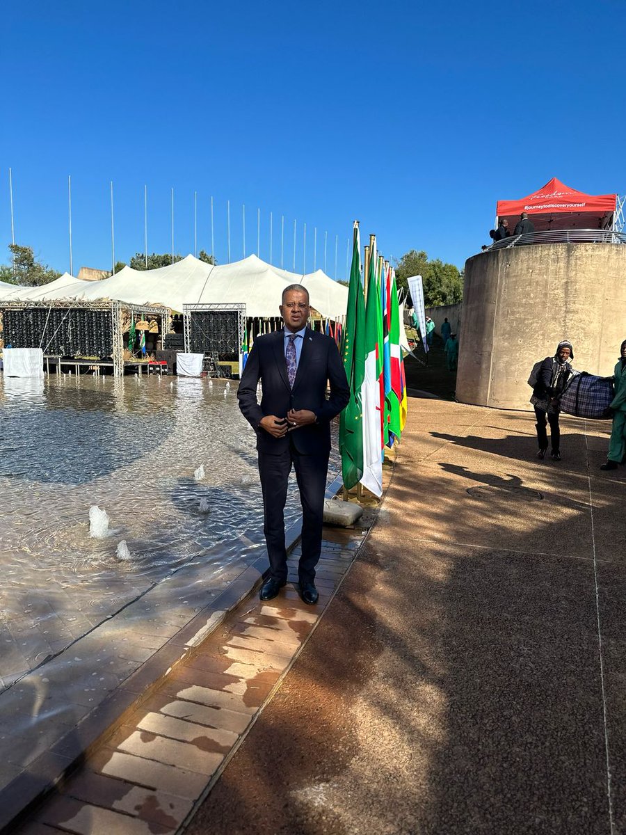 SomaliainZA's tweet photo. H.E @amb_msheikh, Ambassador of 🇸🇴 to 🇿🇦 attended the #AfricaDay Celebration along with the Deputy Minister of @SportArtsCultur under the theme“Building Africa We Want through Solidarity, Equality &amp; Sustainability”. Let's support Africa Month to foster value of good governance https://t.co/7vjN0kn7xy