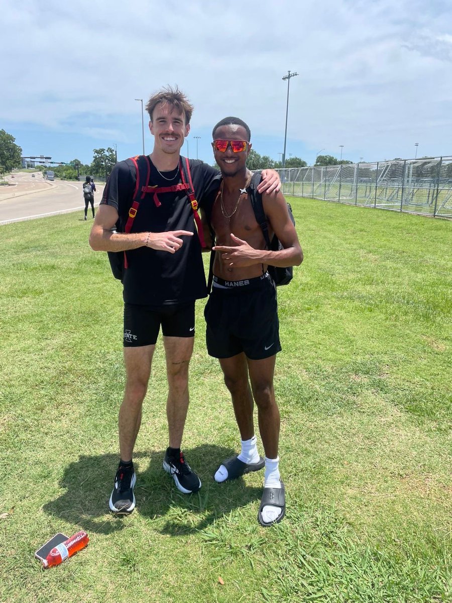 5 individual state championships in 5 different events in a 2 year span in one picture! Ryan Watts 2022 mile/2mile double, Brandon Battle 1-2-4 triple crown 2021. Good luck at NCAA regionals tomorrow boys!