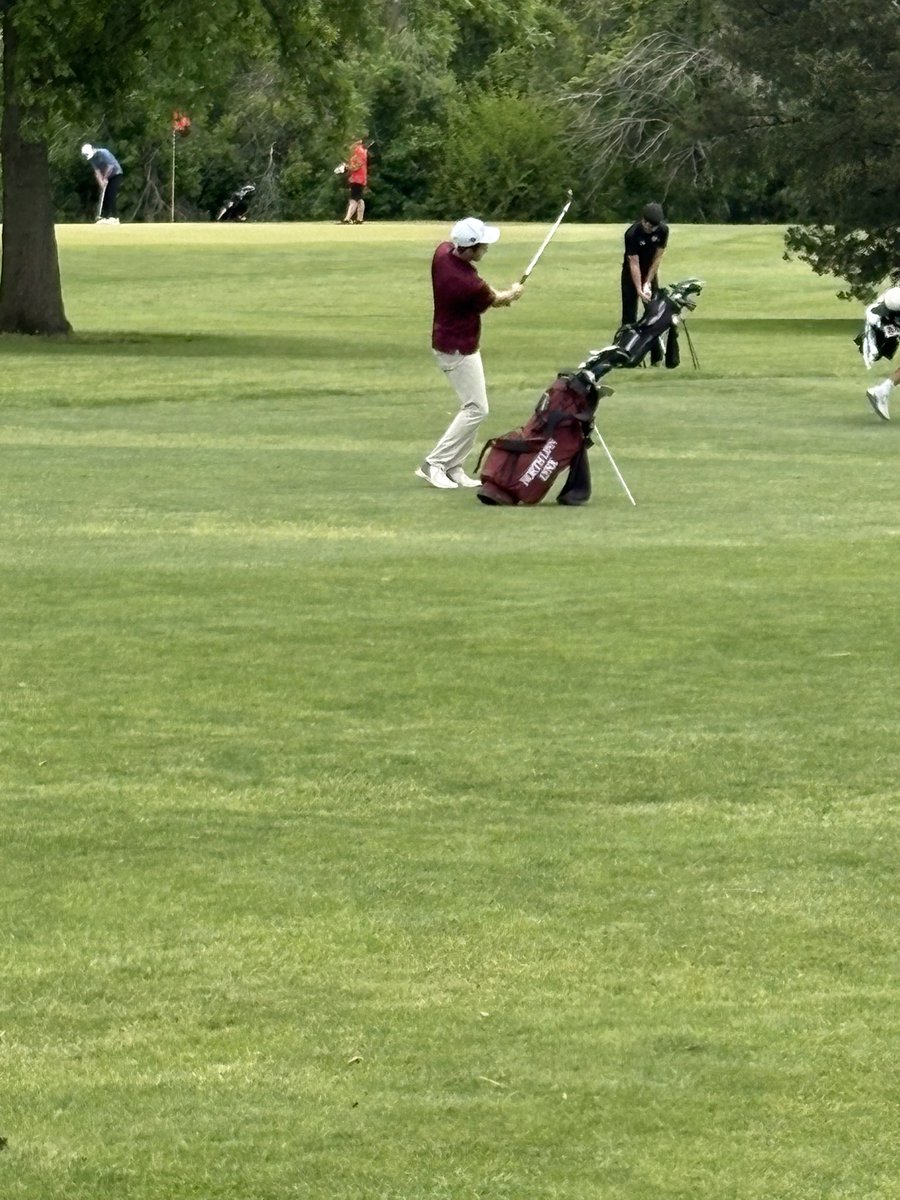 LynxGBB's tweet image. Lynx in action at day 1 of state golf.  Boys are hanging around early!