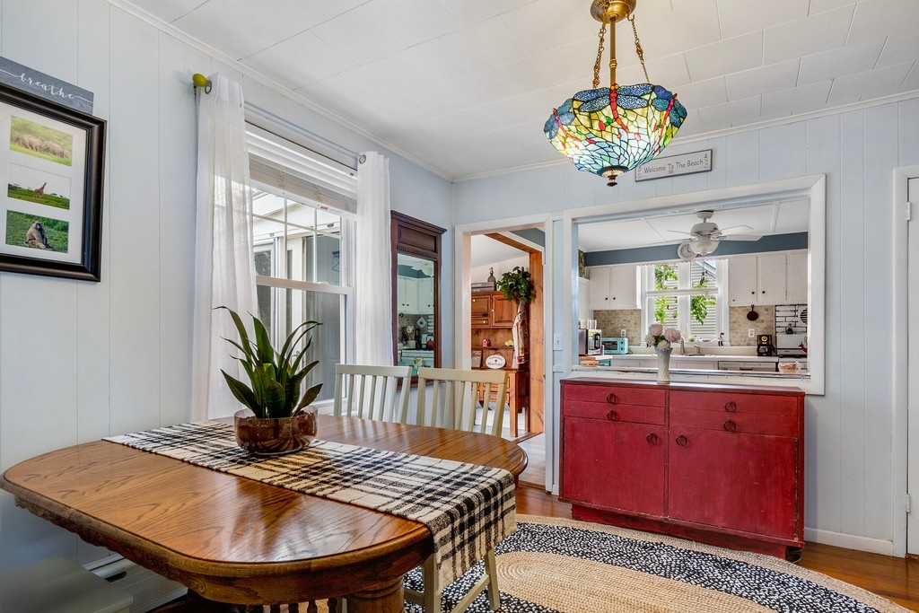 Easton's Point Cottage 🐚 Charming 1920s classic tucked between First &amp; Second Beach in Middletown! 

25 Renfrew Avenue | Middletown, RI
3 Beds | 2.5 Baths | 1,718 Sq Ft.
$1,125,000 | Represented by Sara DeCosta Hayes &amp; Michell Drum 
bit.ly/43Akgy6