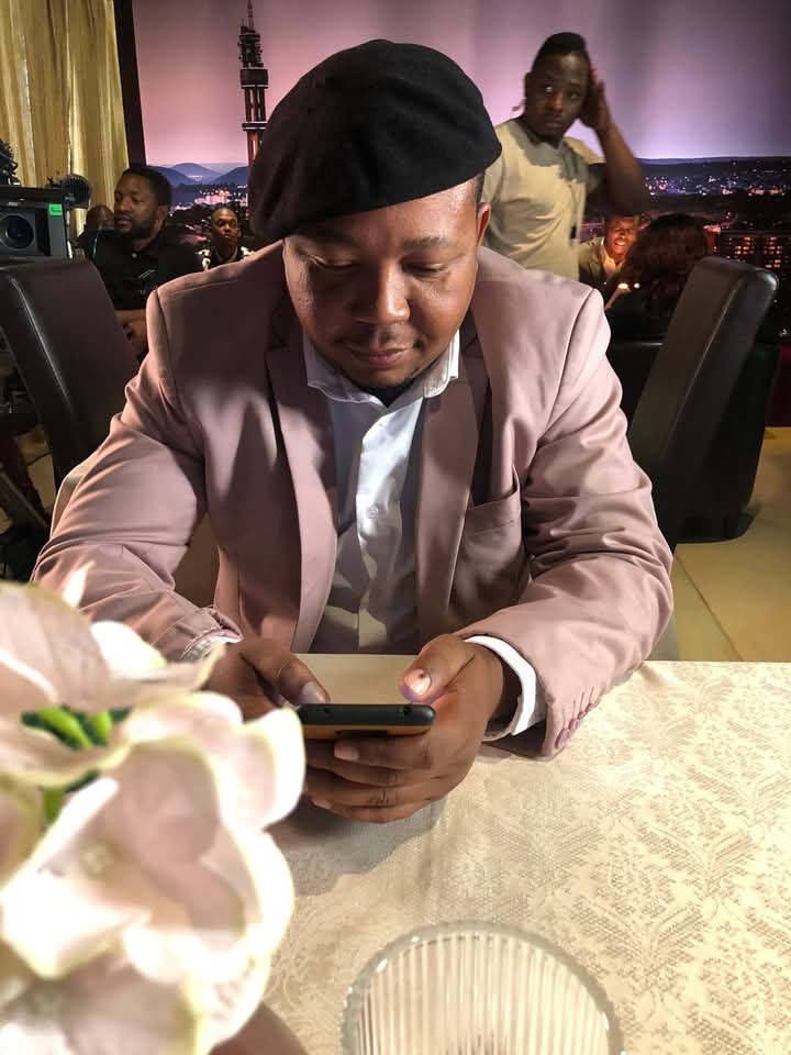 RefilweMafie's tweet photo. WaLe Eazy 
🕊😭😭😭
#RIPPresleyChweneyagae https://t.co/6TOGRqynPX