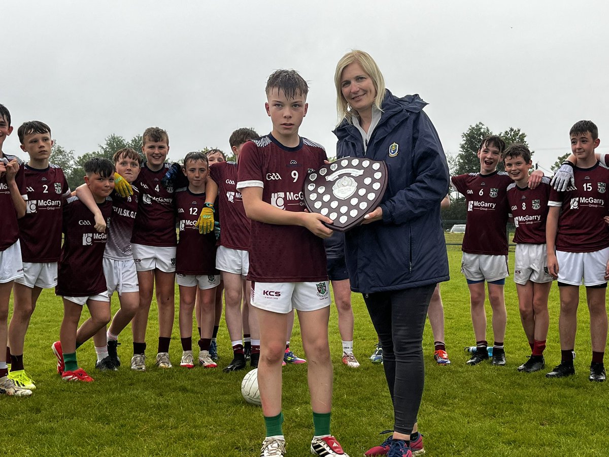 RoscommonGAA's tweet photo. Congratulations to Tulsk Lord Edward’s who are the 2025 Connacht Gold U14 Division 3 Football League Champions. 

Minor Secretary, Marion Kelly, presented the trophy to the winning captain, John Murray. 

#RosGAA https://t.co/Wo9LKiziEF