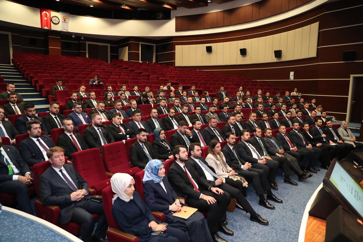 📍AK Parti Genel Merkezi

İl Gençlik Kolları Başkanımız Hasan Baki Çavdar, Genel Başkan Yardımcımız ve Teşkilat Başkanımız Sayın <a href="/abuyukgumus/">Ahmet Büyükgümüş</a> 'ün teşrifleriyle gerçekleştirilen 81 İl Gençlik Kolları Başkanları Toplantısı’na katılım sağlamıştır.