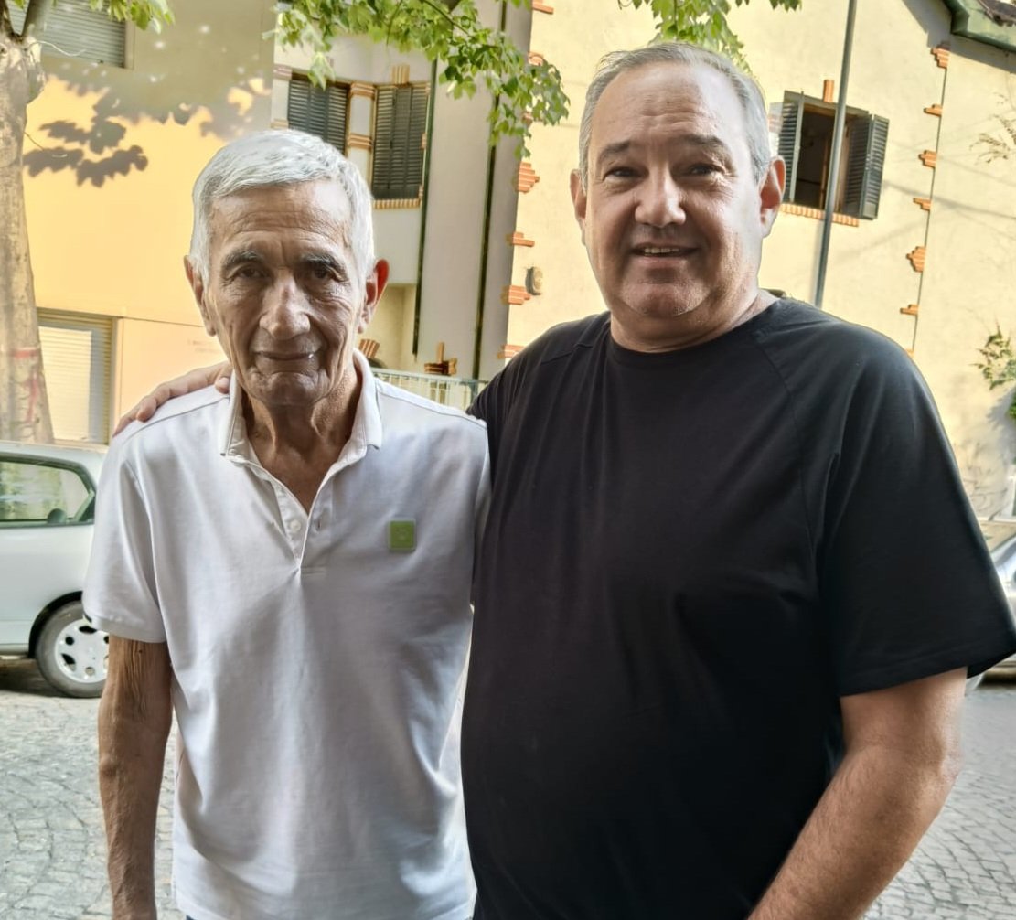 Hoy nos toca despedir al ídolo eterno de Estudiantes de La Plata. Juan Ramón “La Bruja” Verón no fue solo un gran jugador: fue el alma de una época dorada, el símbolo de las primeras grandes gestas que hicieron latir más fuerte nuestro corazón Pincha.

Con su magia en la cancha y