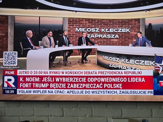 Gr-zKj9XEAAK_7A?format=png&name=small