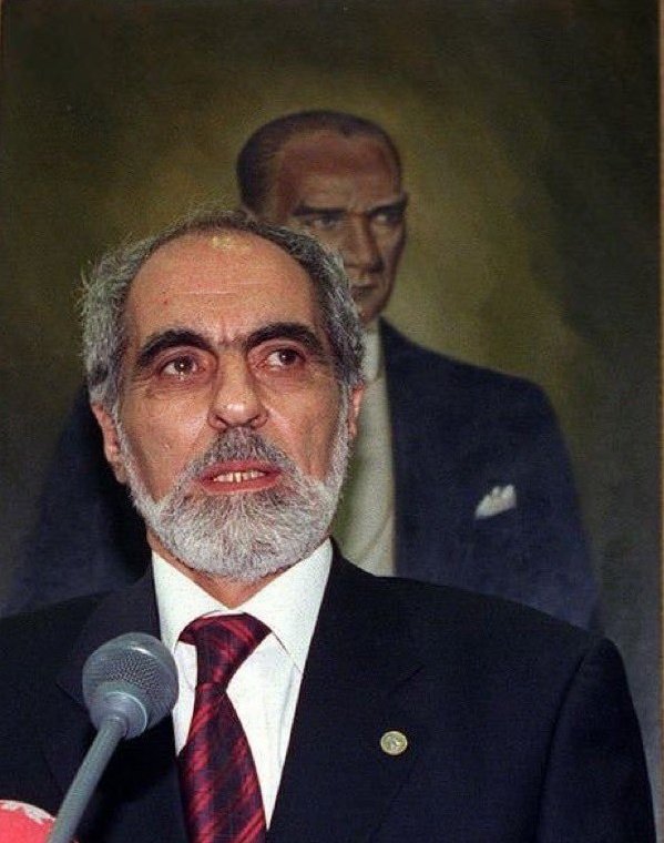 “Türk değilim” diyene karşı sakın ısrar etmeyin. Allah’ın bahşettiği şerefi istemeyen şerefsize biz zorla şeref verecek değiliz."

- Ebulfez Elçibey