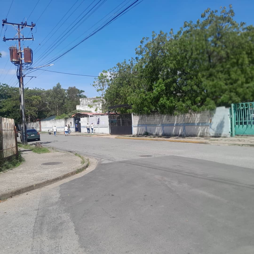 #25Mayo2025 Los Centros electorales en Cagua - Aragua Felipe Larrazábal, Meregoto, José Helimena Barrio, el Carmelo ... 
En total soledad... Aplastante derrota electoral del régimen y sus lacayos alacranes