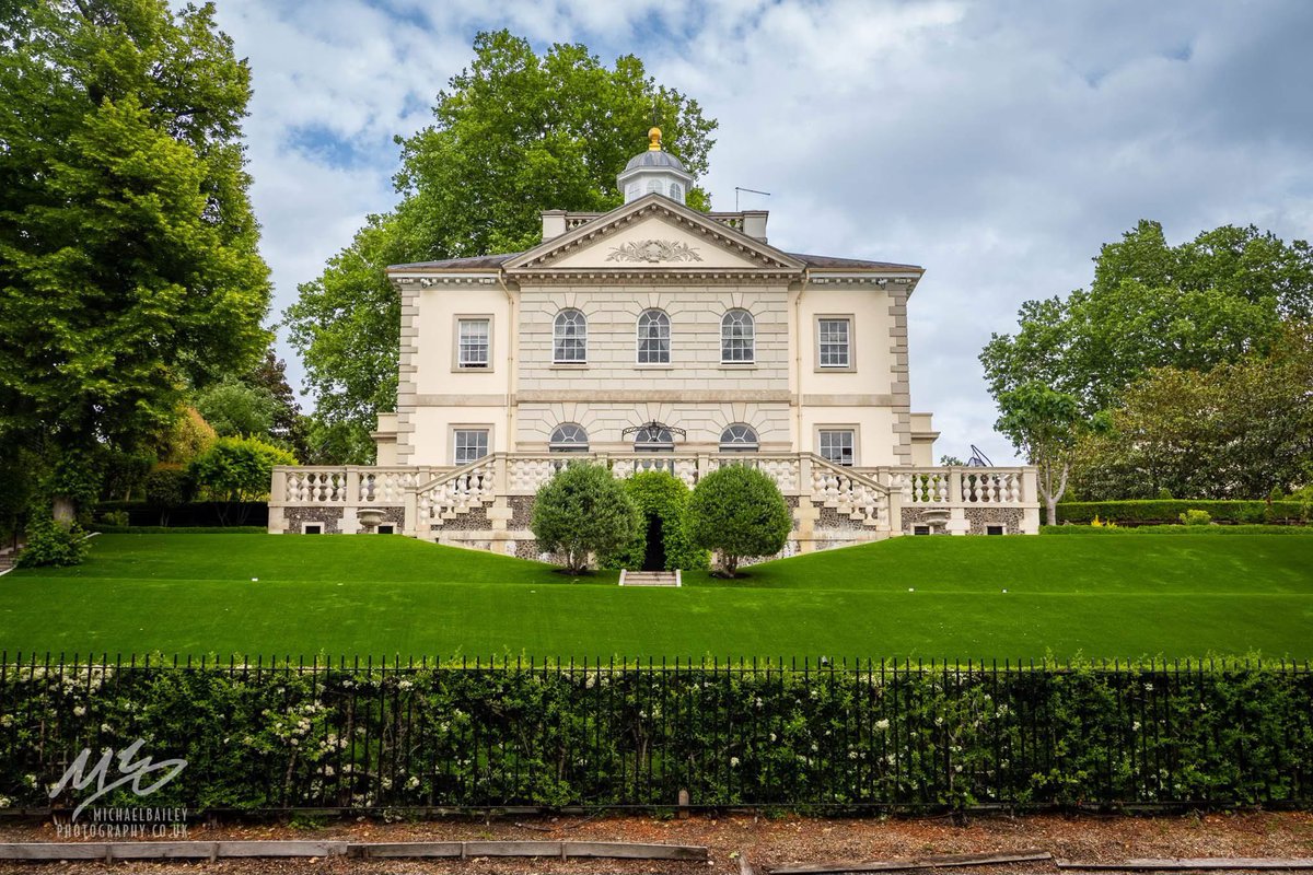 Michael Bailey Photography (@jollybeggars) on Twitter photo Saw this beauty on the Outer Circle in Regent’s Park yesterday, and I’m going nuts trying to work out if the grass is incredibly expensive and real, or a <a href="/Shitlawns/">Shit Lawns</a> special. I suspect the latter. Saw this beauty on the Outer Circle in Regent’s Park yesterday, and I’m going nuts trying to work out if the grass is incredibly expensive and real, or a <a href="/Shitlawns/">Shit Lawns</a> special. I suspect the latter.