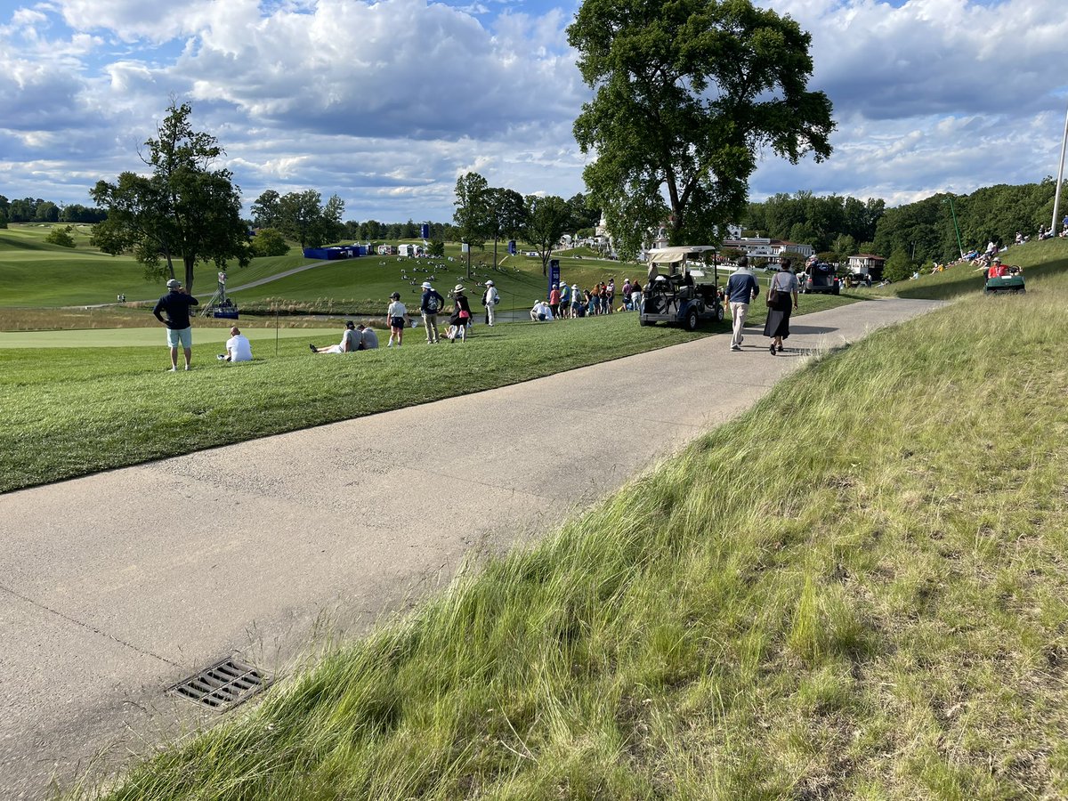 Here’s the angle on Harrington’s shot on 18 @wtop <a href="/GWallaceWTOP/">George Wallace</a>
