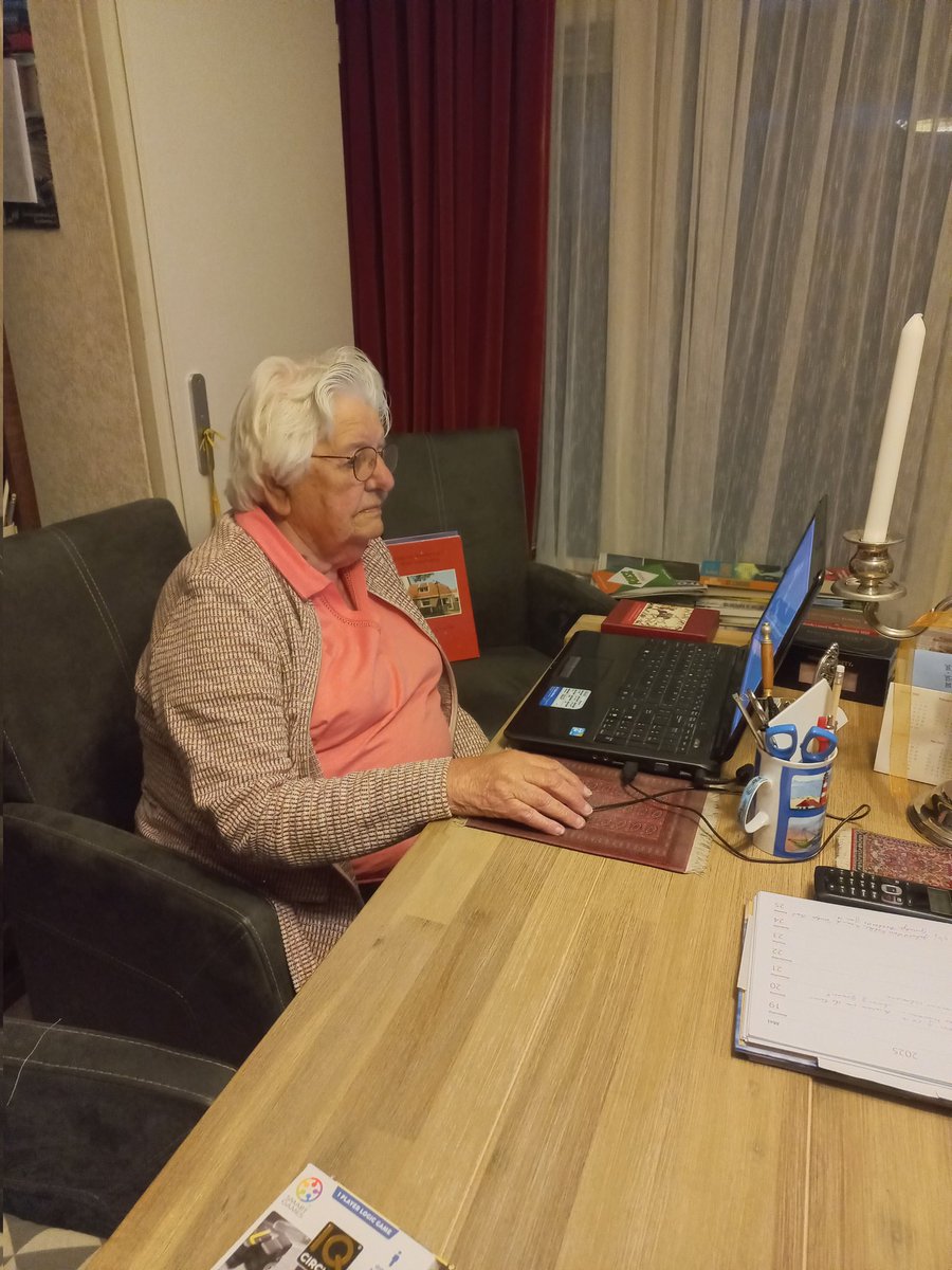 Iedereen bedankt voor de felicitaties. Om 11 uur vanavond toen alle visite weer weg was zat de nu 96-jarige achter de laptop.