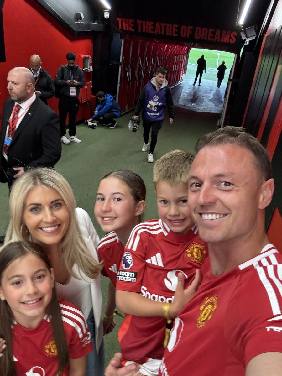 6hellsbells's tweet image. 12 years later, 8 year break in the middle and 3 kids added to the squad…over and out OT! Best fans in the world