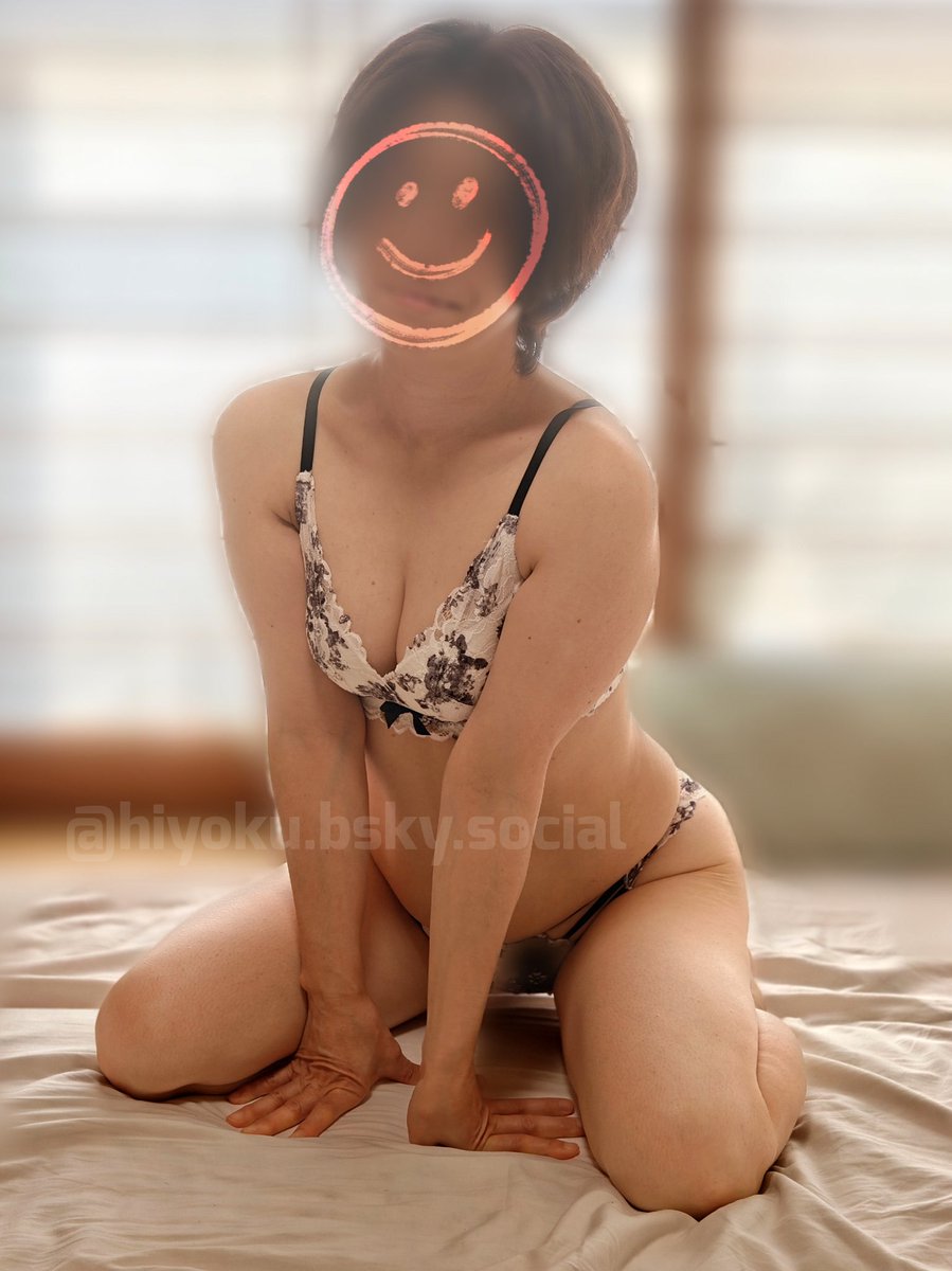 腰周りのおニクの感じが好きな写真
刺さる人に見て欲しい

おはようございます
今週もげんきにのんきに
