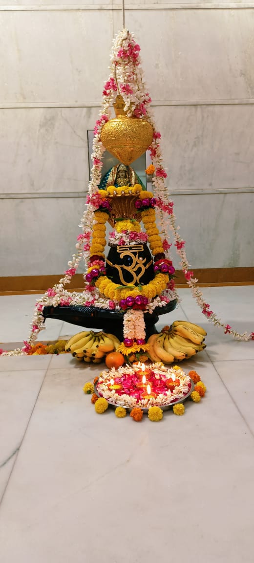 RBMTrust's tweet photo. नानासुगन्धिपुष्पाणि यथाकालोद्भवानी च ।
पुष्पराञ्जलिर्मयादत्त गृहाण् परमेश्वरः ॥ https://t.co/f58I1ybQX1