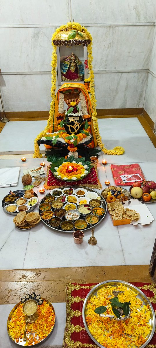 RBMTrust's tweet photo. नानासुगन्धिपुष्पाणि यथाकालोद्भवानी च ।
पुष्पराञ्जलिर्मयादत्त गृहाण् परमेश्वरः ॥ https://t.co/f58I1ybQX1