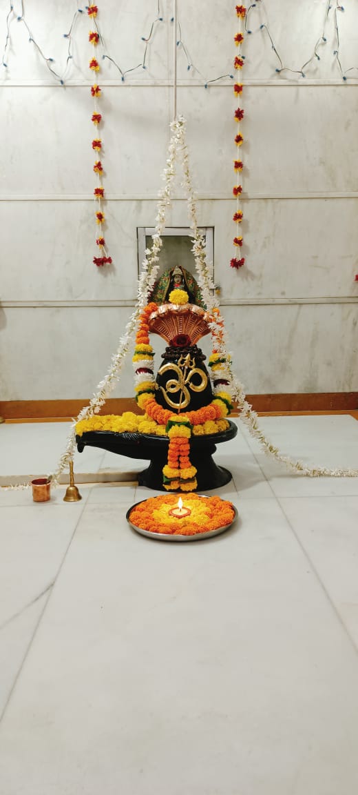 RBMTrust's tweet photo. नानासुगन्धिपुष्पाणि यथाकालोद्भवानी च ।
पुष्पराञ्जलिर्मयादत्त गृहाण् परमेश्वरः ॥ https://t.co/f58I1ybQX1