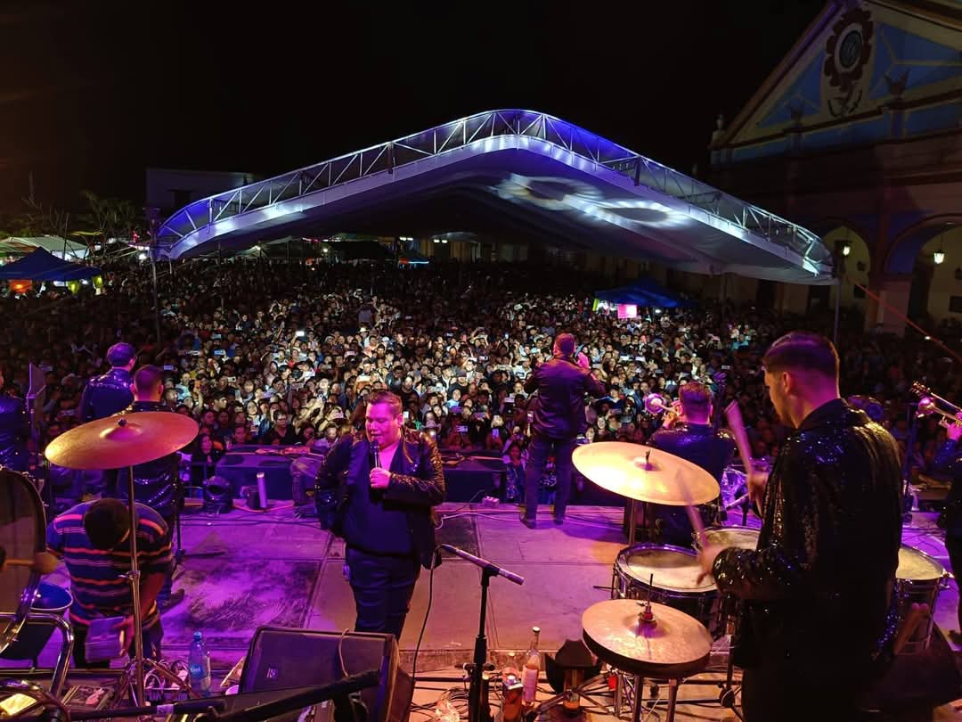 TeamAlcarazOF's tweet photo. @ClaudioAlcaraz  cautiva al público Ocoteco con más de 5000 personas la explanada Municipal luce llena.

Ocotlan de Morelos Oaxaca

#ClaudioAlcaraz #ElSeñorDeLosFiestones https://t.co/XsbOG98cLK